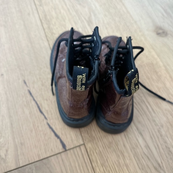 DOC MARTENS 1460 GLITTER LACE UP BOOTS Kids 13 - Picture 10 of 13